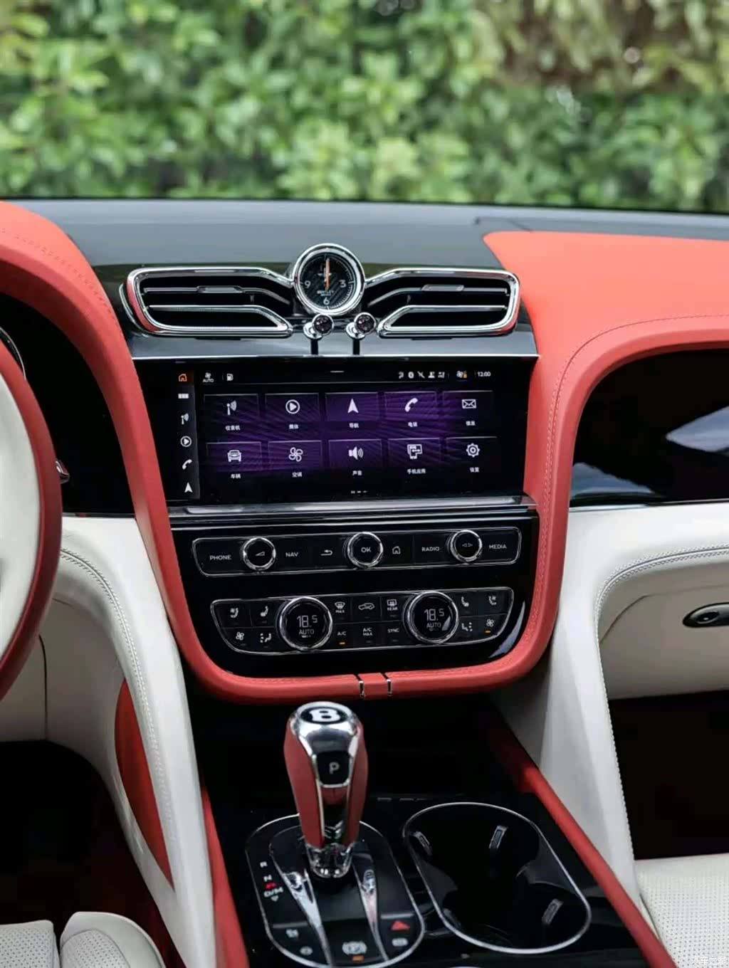 Bentley Bentayga, 2024 8