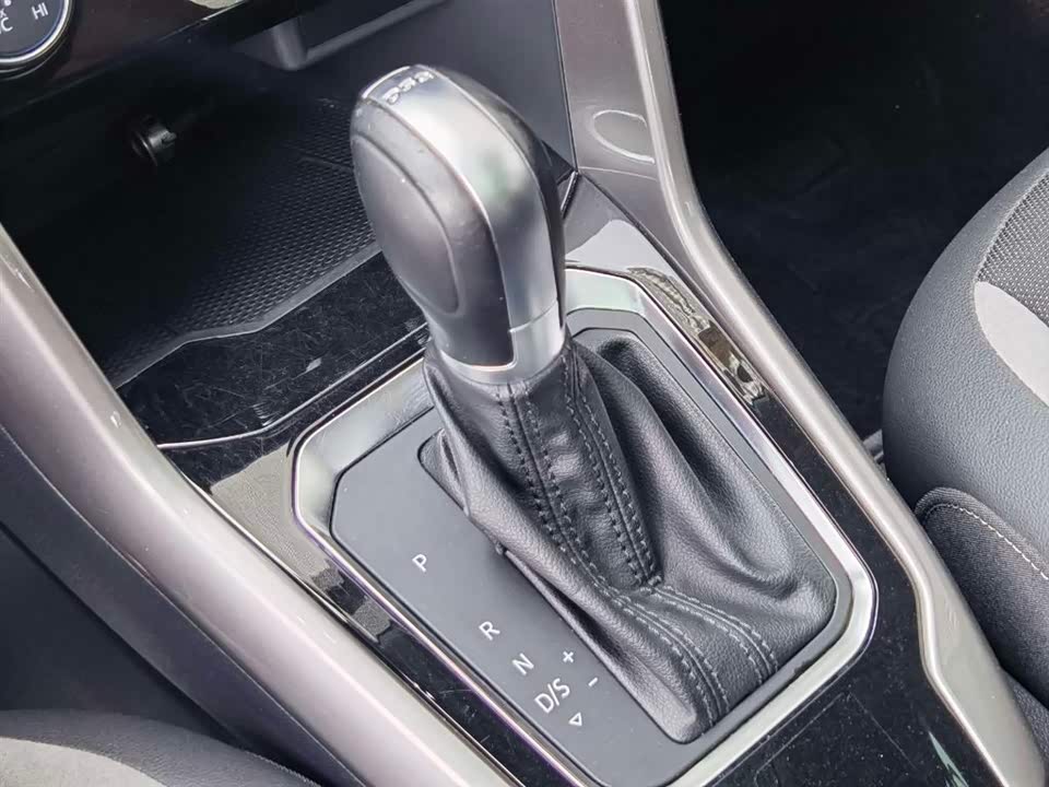 Volkswagen T-ROC exploring Songs