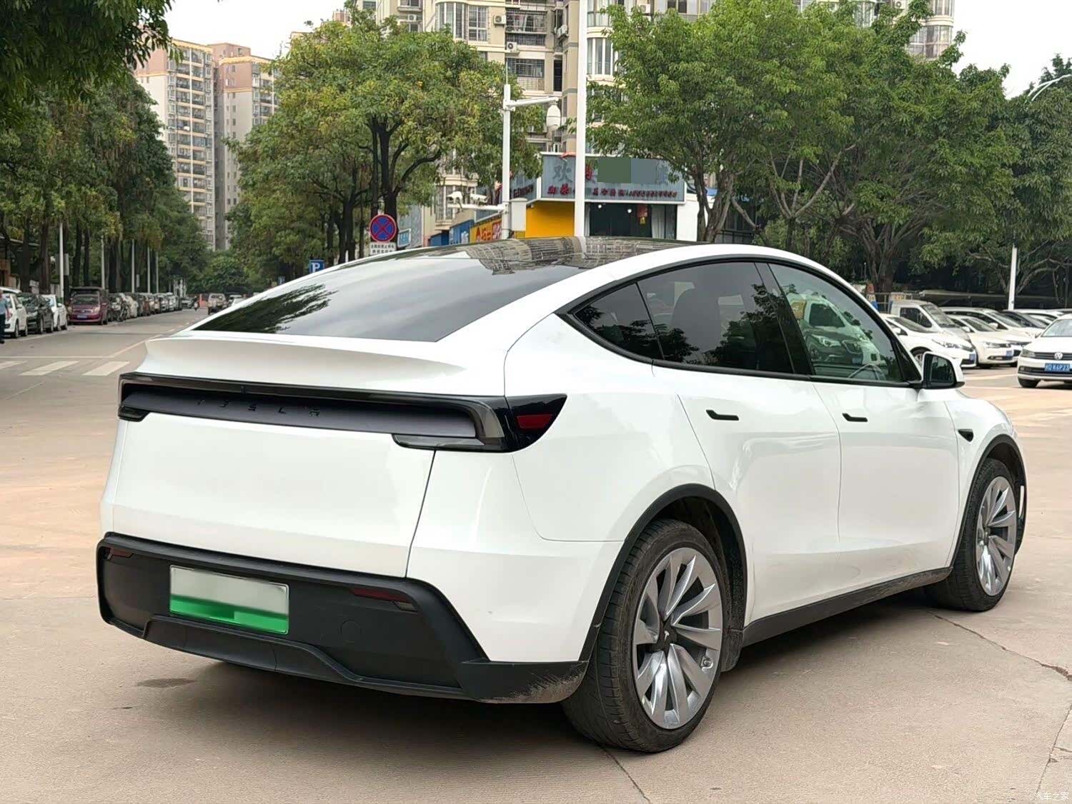 Tesla Model Y, 2025 4
