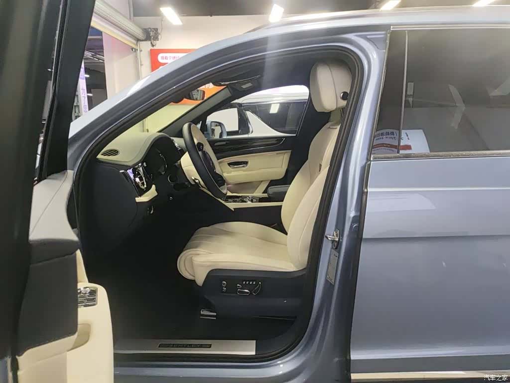 Bentley Bentayga, 2023 7
