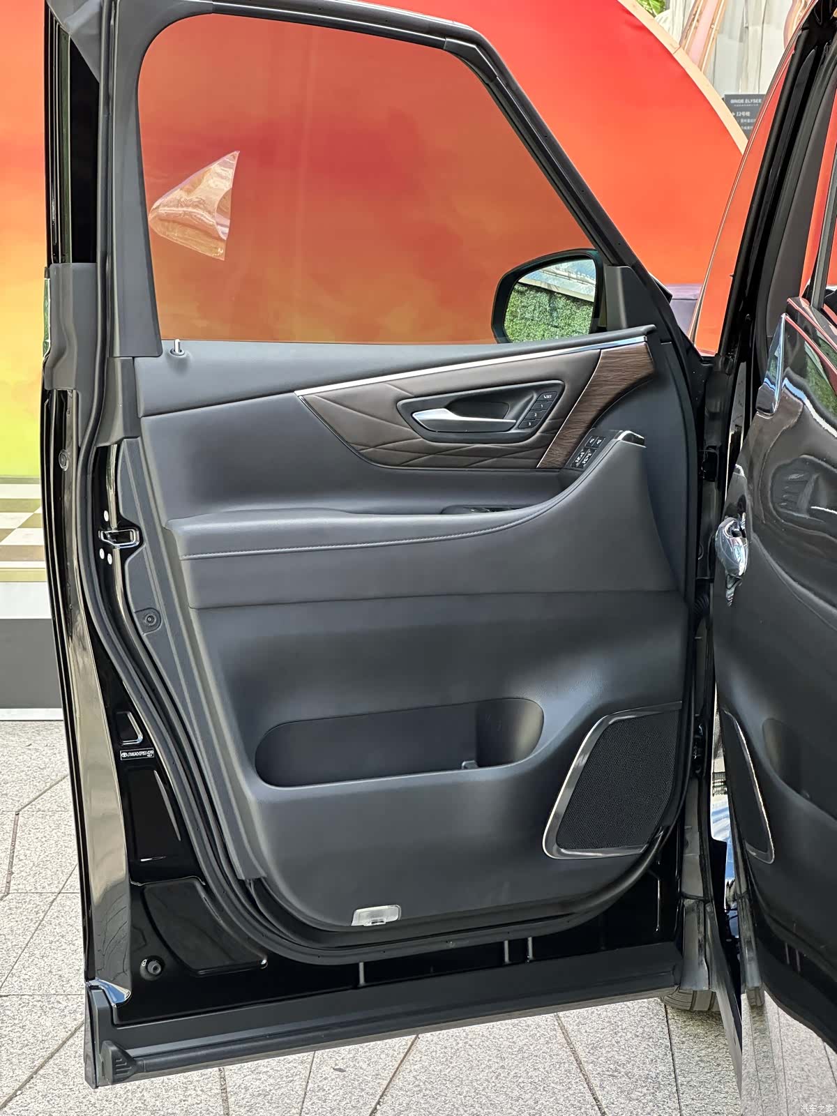 Toyota Alphard, 2024 30