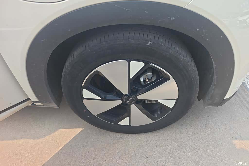 BYD Dolphin, 2023 6