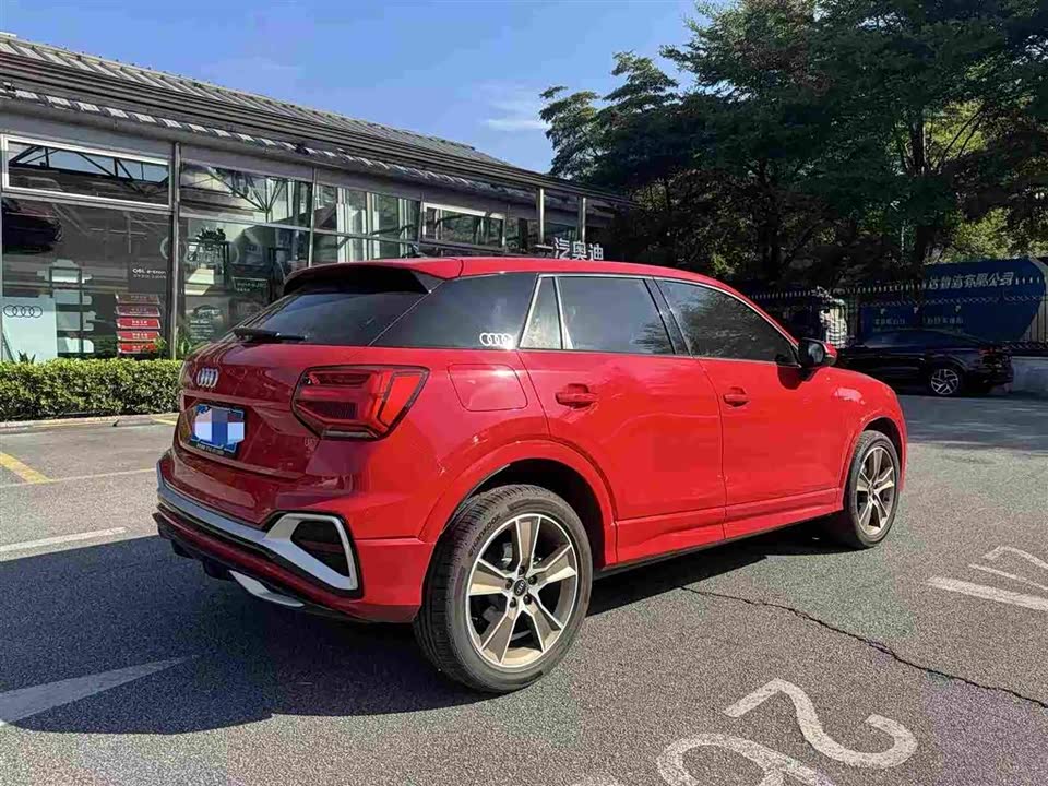 Audi Q2L
