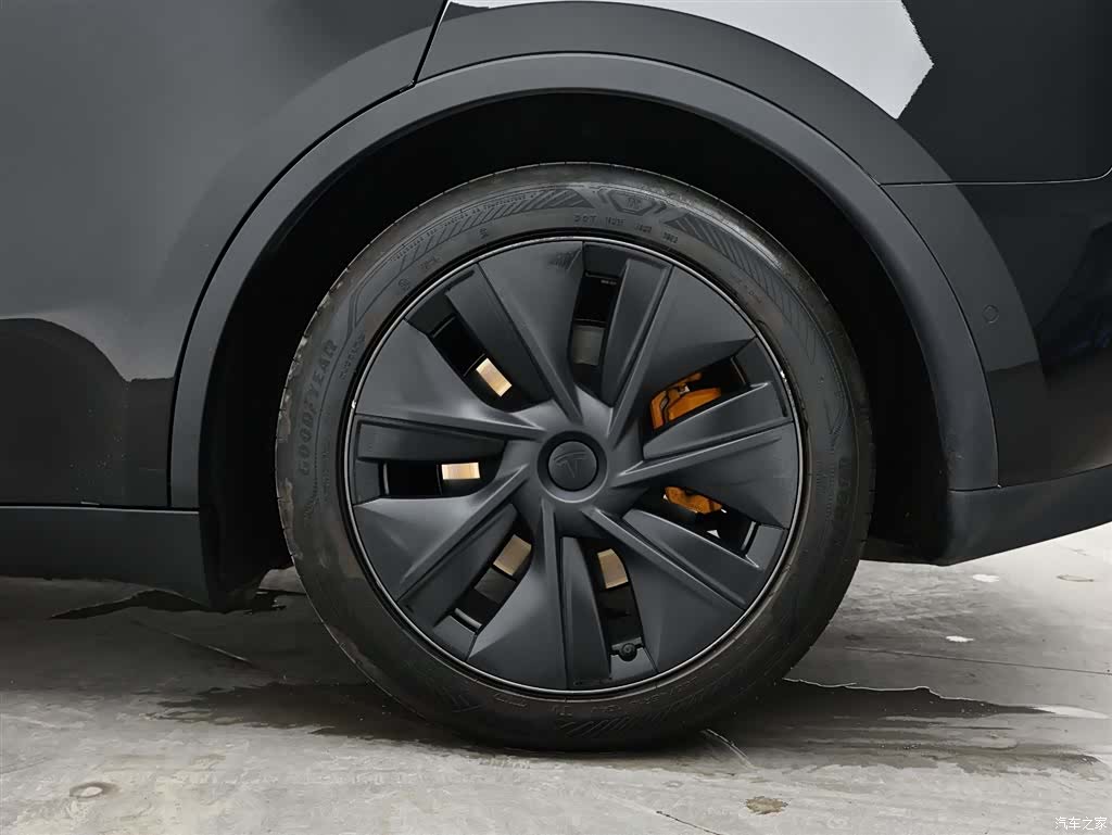 Tesla Model Y, 2023 9