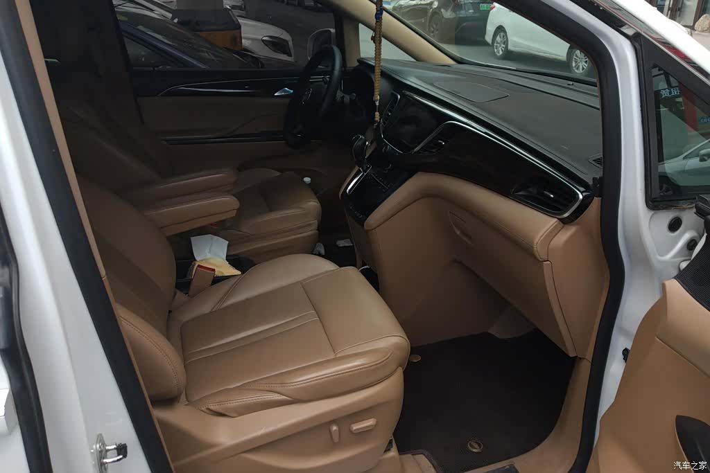 Buick GL8, 2017 8
