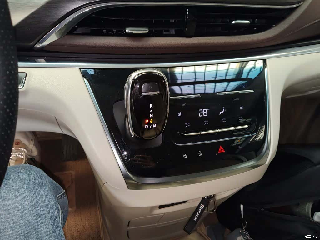 Buick GL8, 2020 10