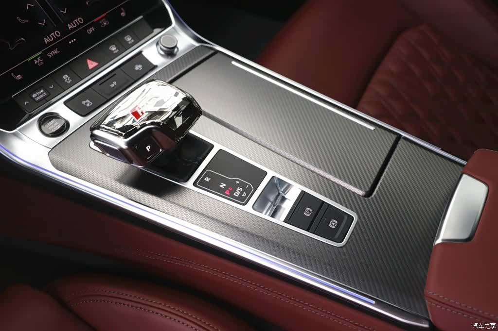 Audi A7L, 2024 14