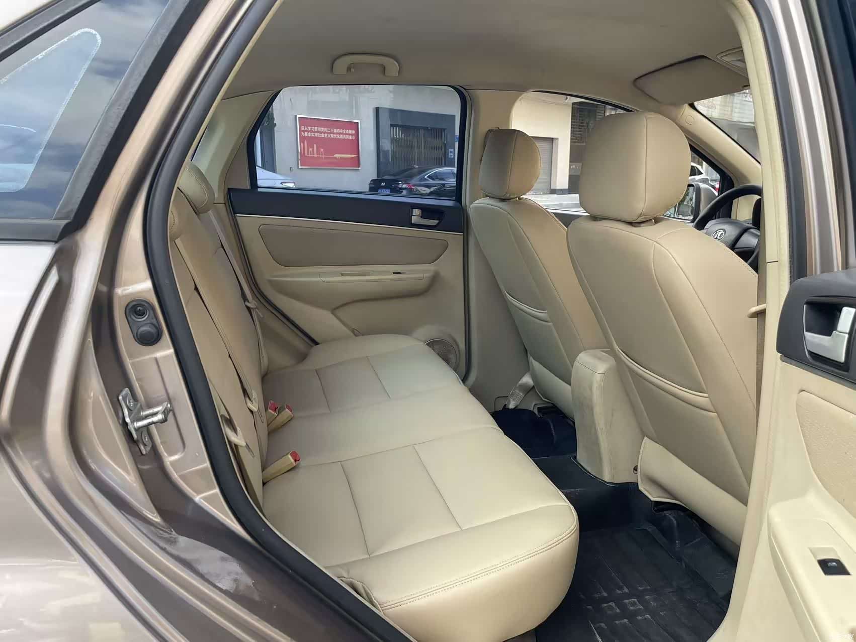 BAIC E Series, 2015 11