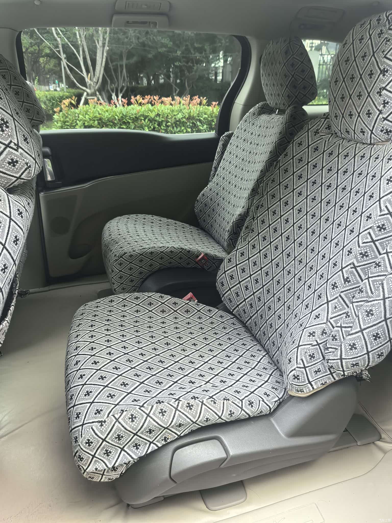 Buick GL8, 2011 7