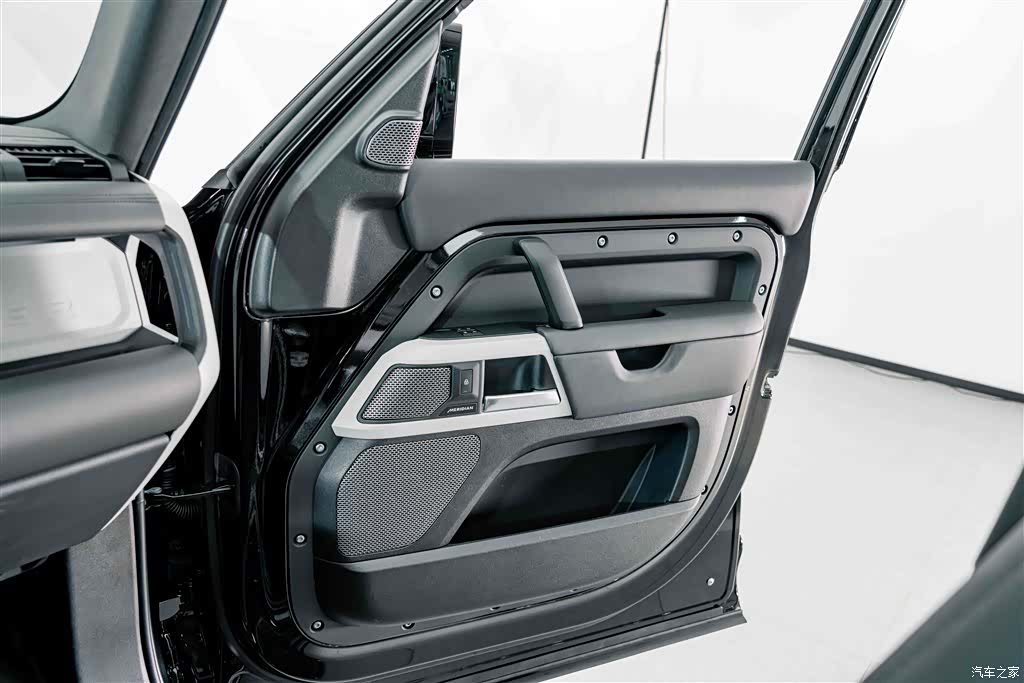 Land Rover Defender, 2024 21