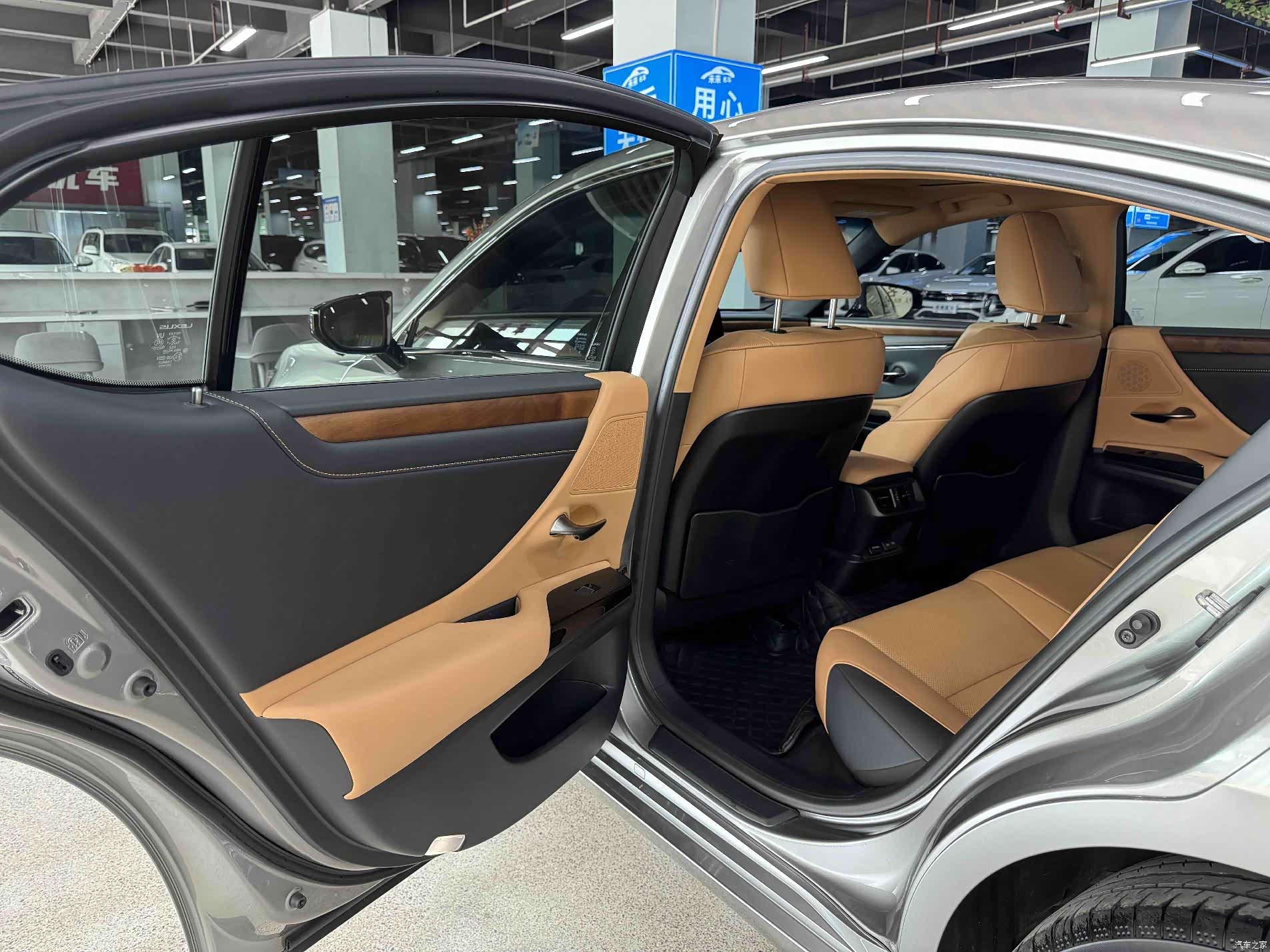Lexus ES, 2023 10