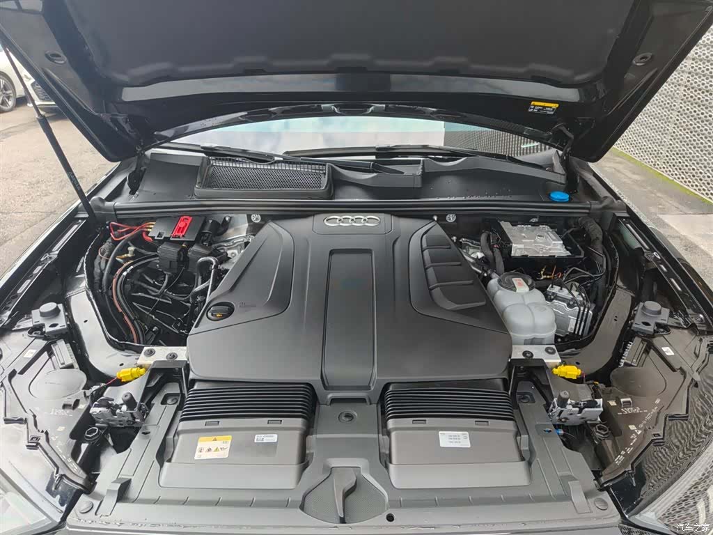 Audi Q7, 2024 14