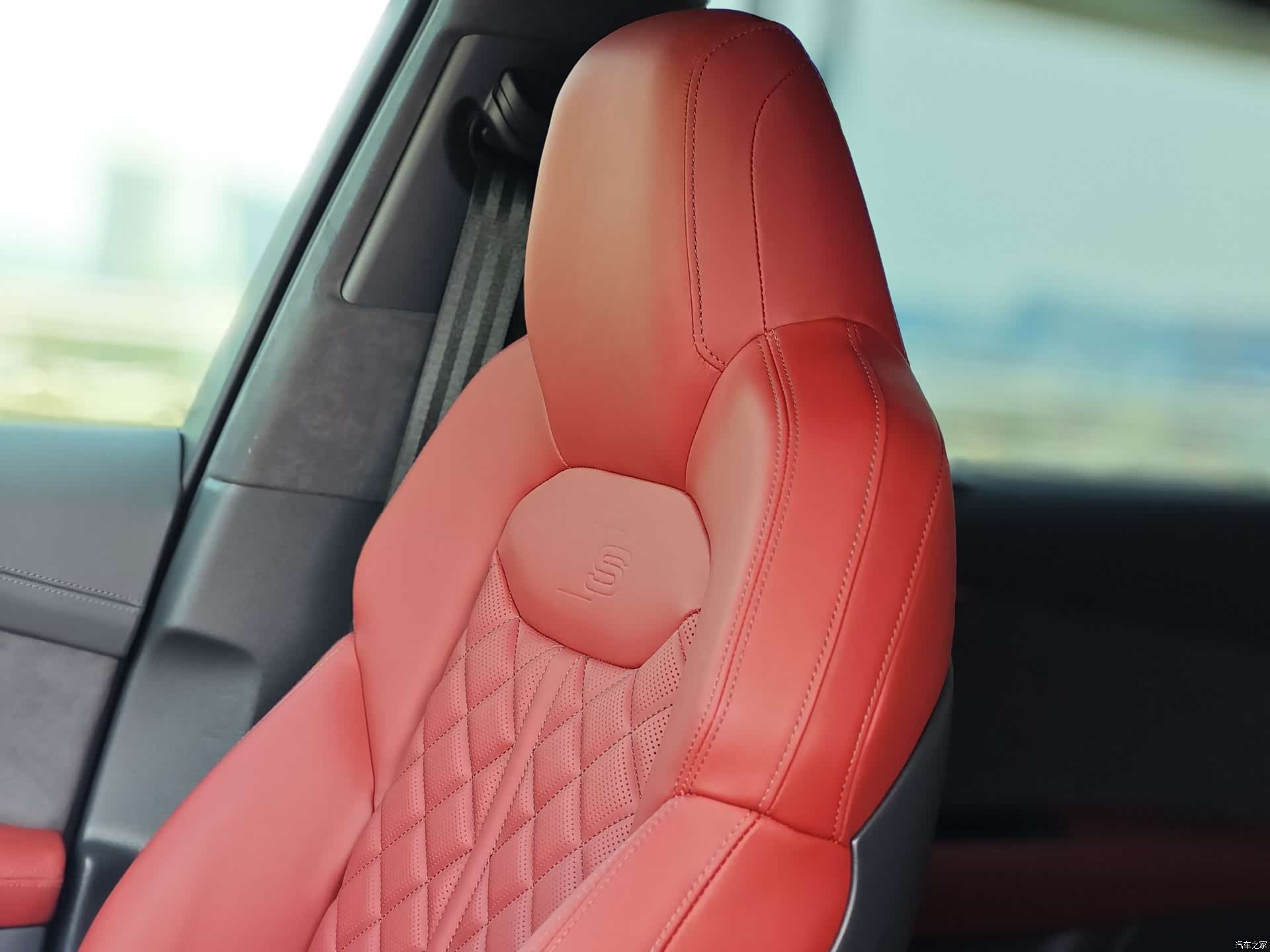 Audi Q7, 1900 23