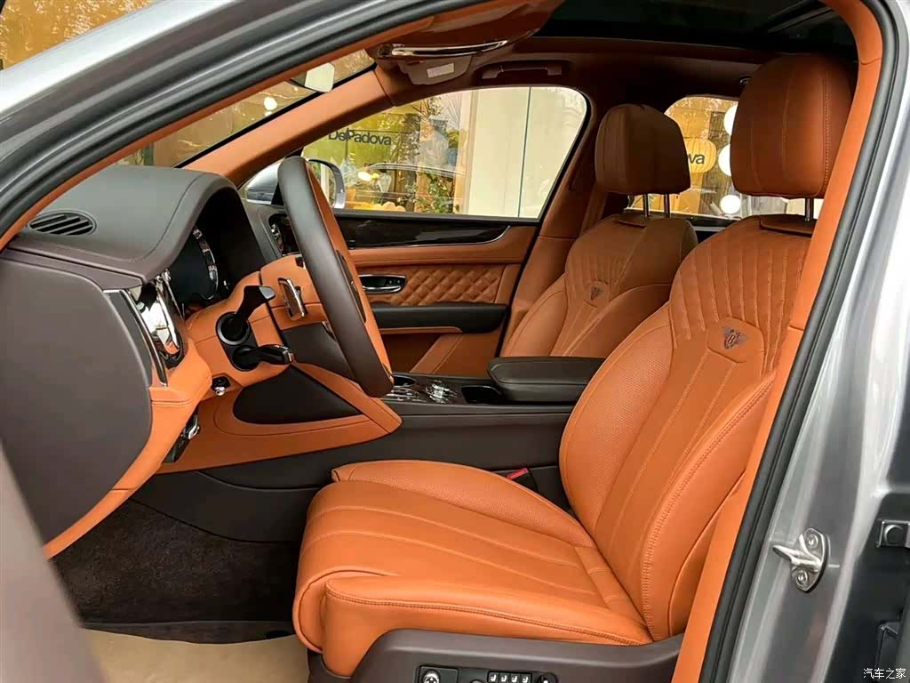 Bentley Bentayga, 2022 6