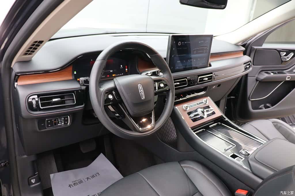 Lincoln Aviator, 2023 13