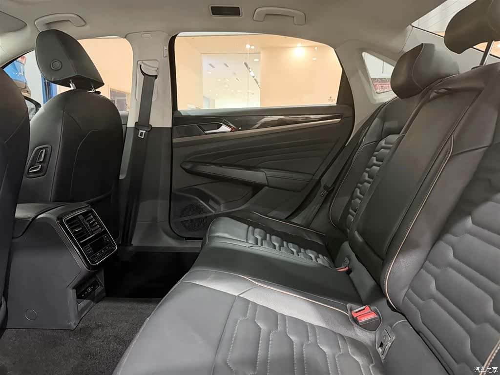 Volkswagen Passat, 2020 11