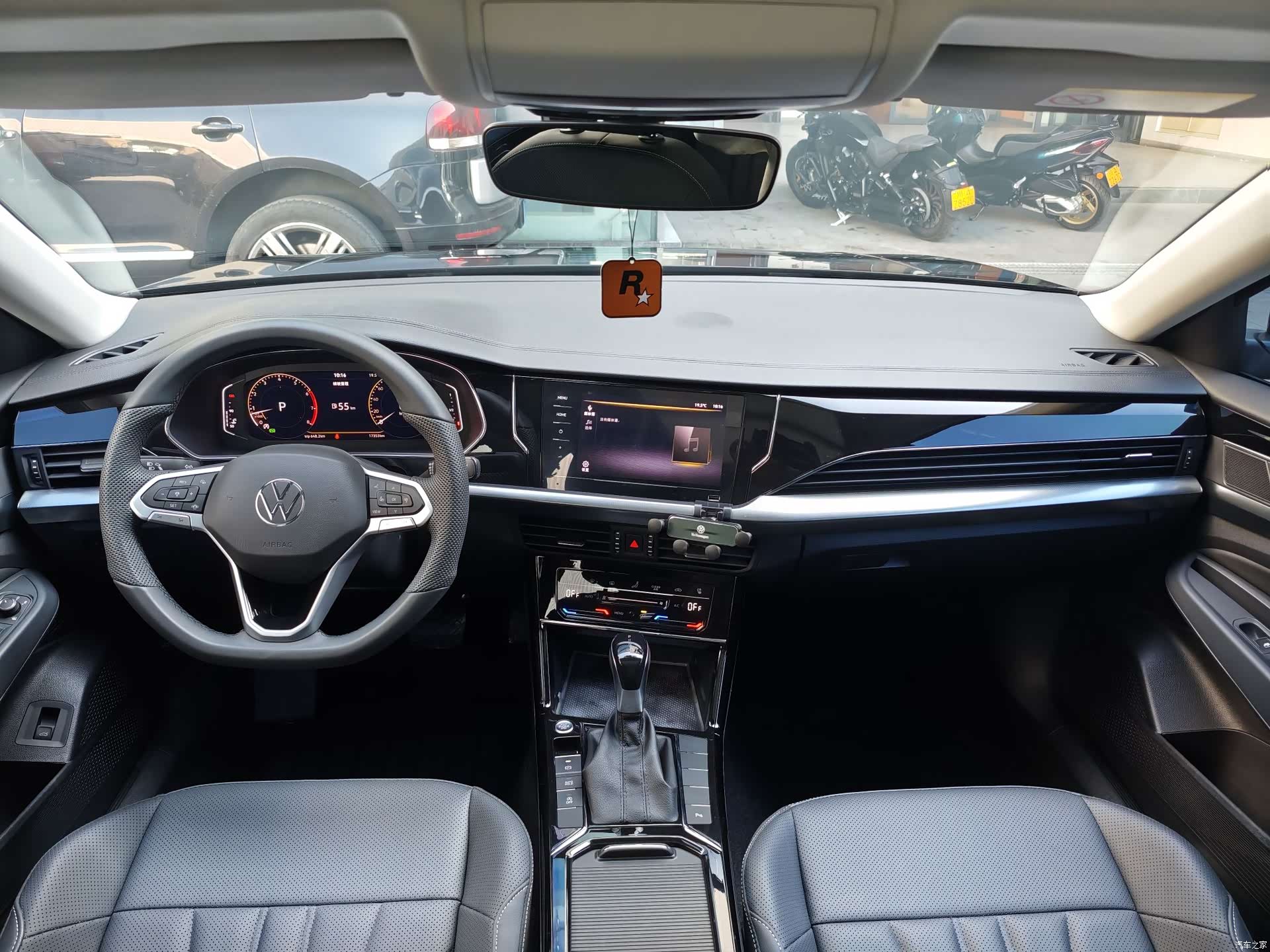 Volkswagen Passat, 2024 14