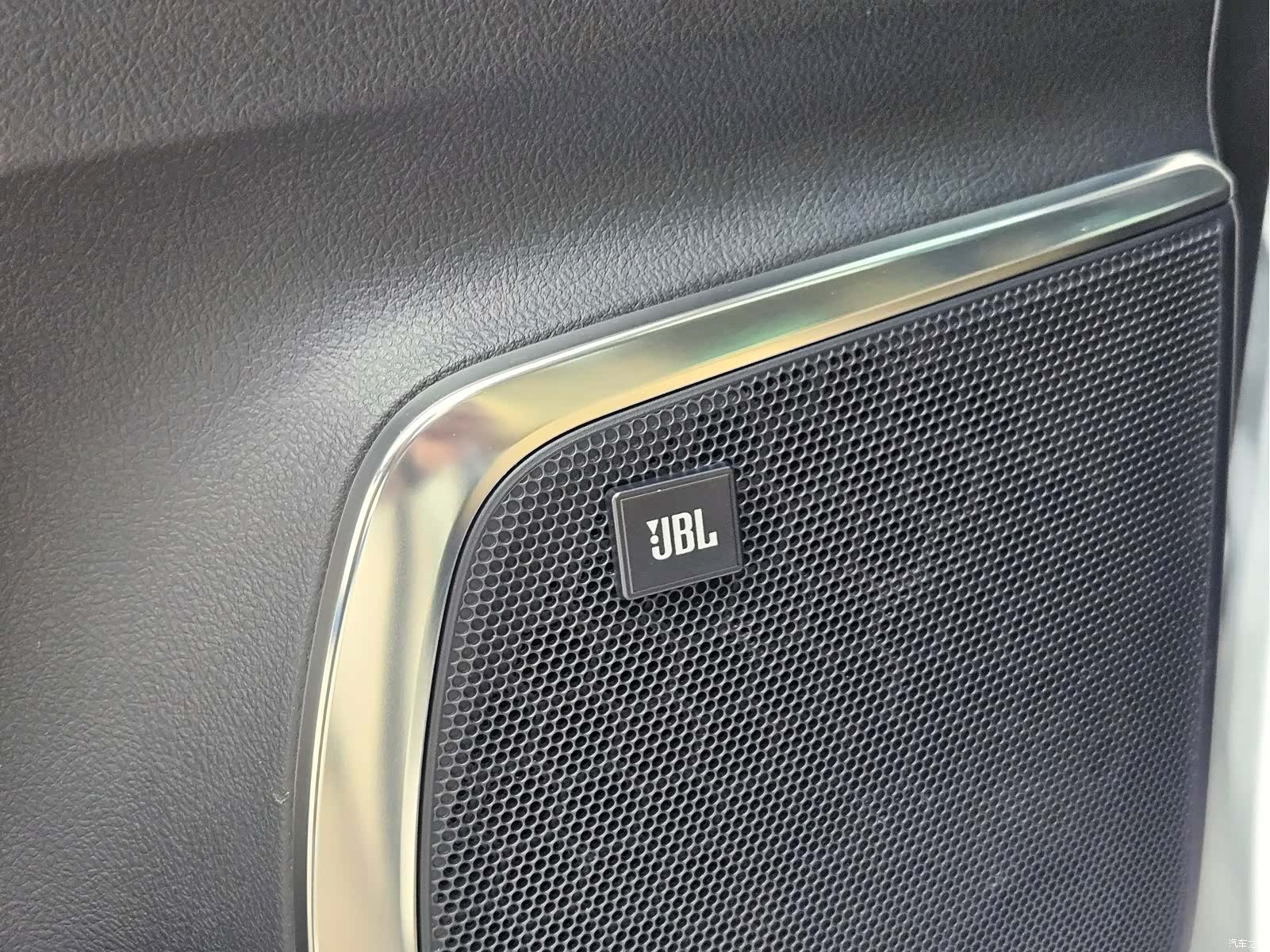 Toyota Vellfire, 2022 10