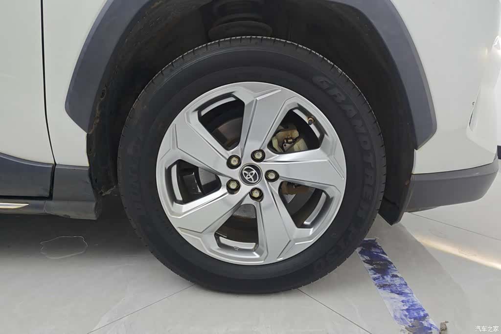 Toyota RAV4, 2020 6