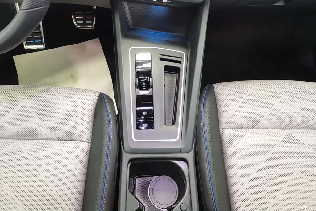 Volkswagen Golf, 2024 16