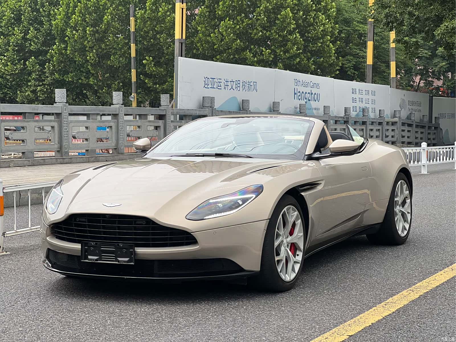 Aston Martin DB11