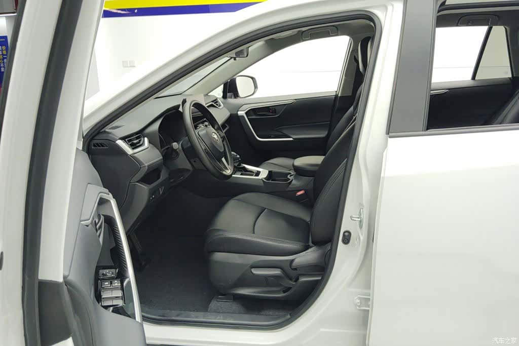 Toyota RAV4, 2025 9