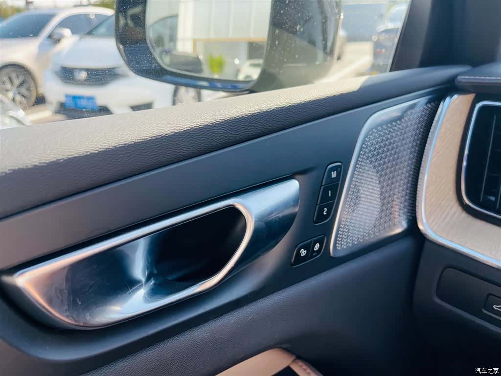 Volvo XC60, 2025 12