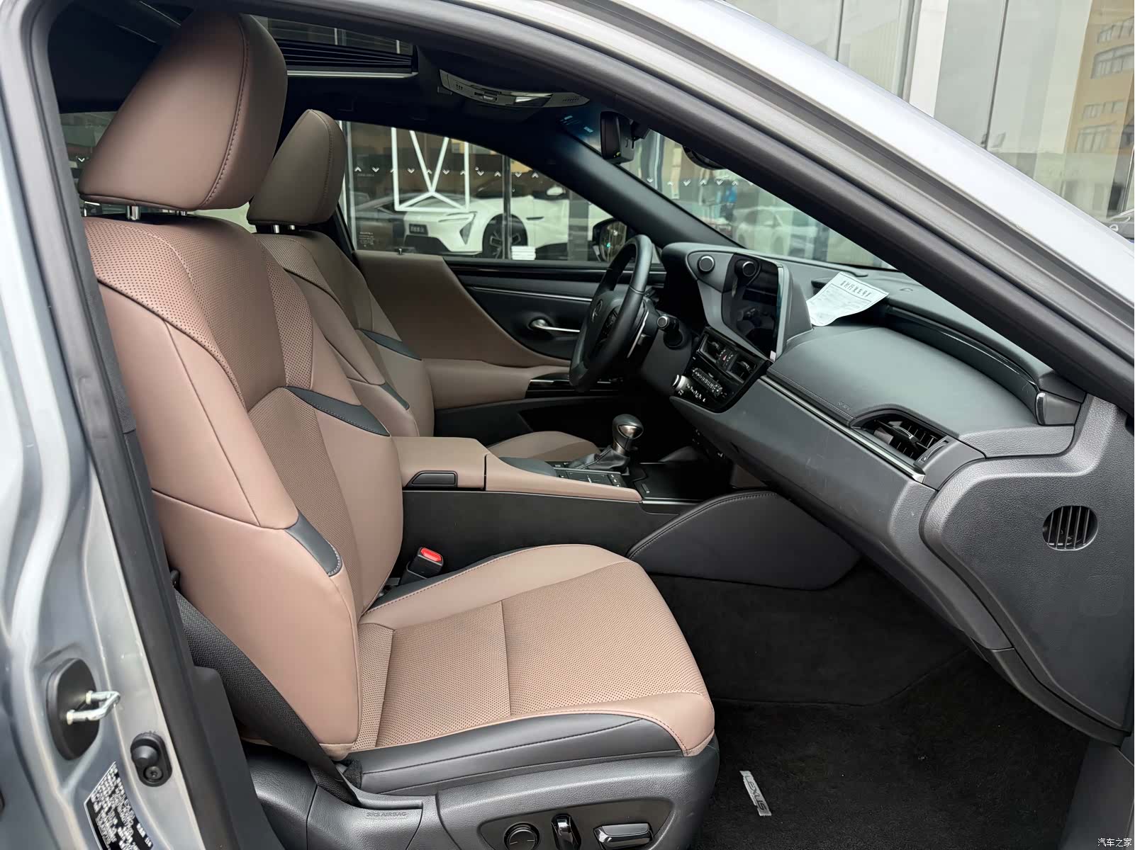 Lexus ES, 2022 6