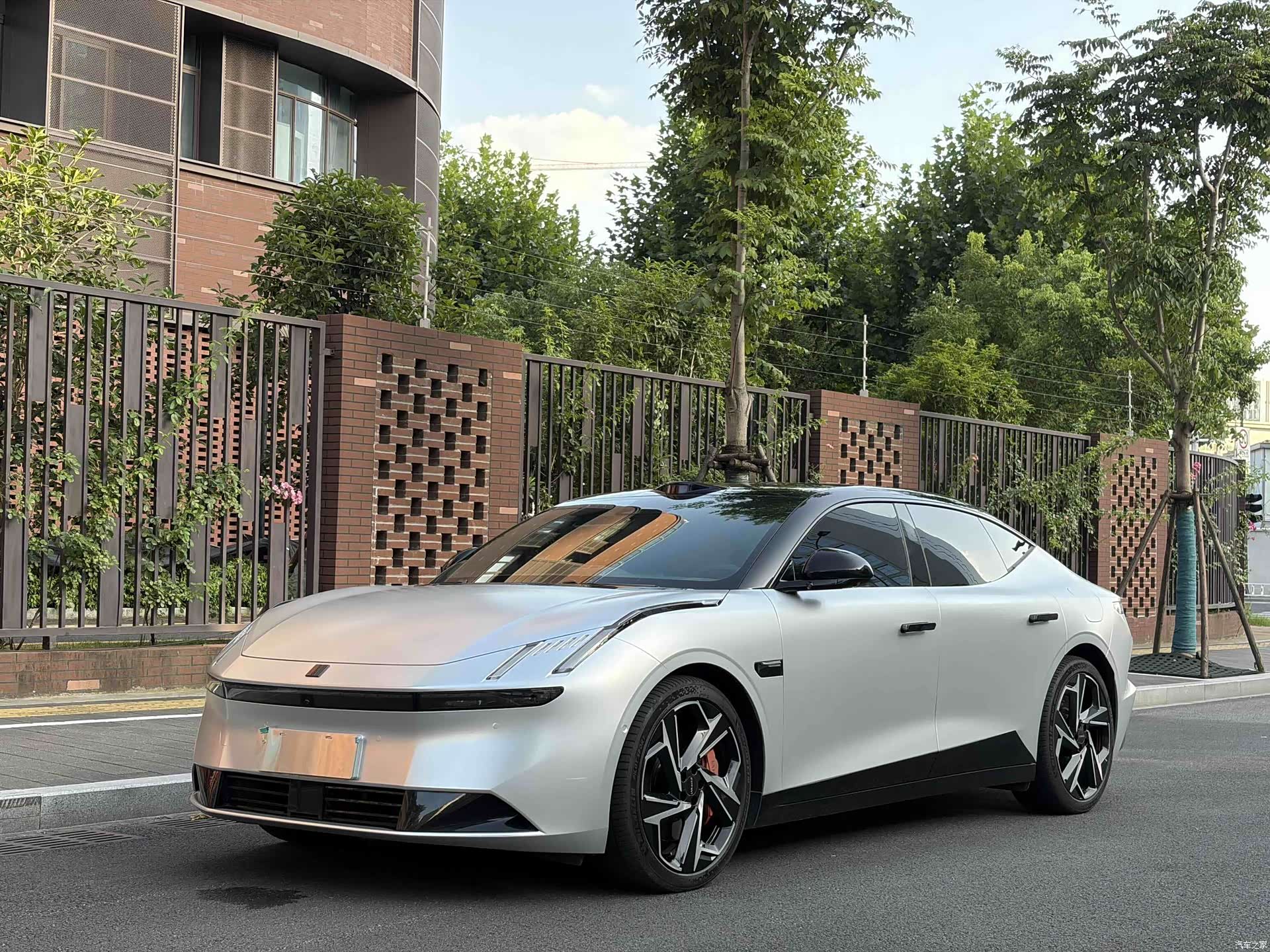 Lynk & Co Z10