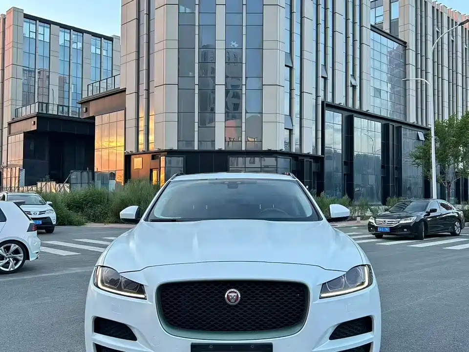 Jaguar F-PACE