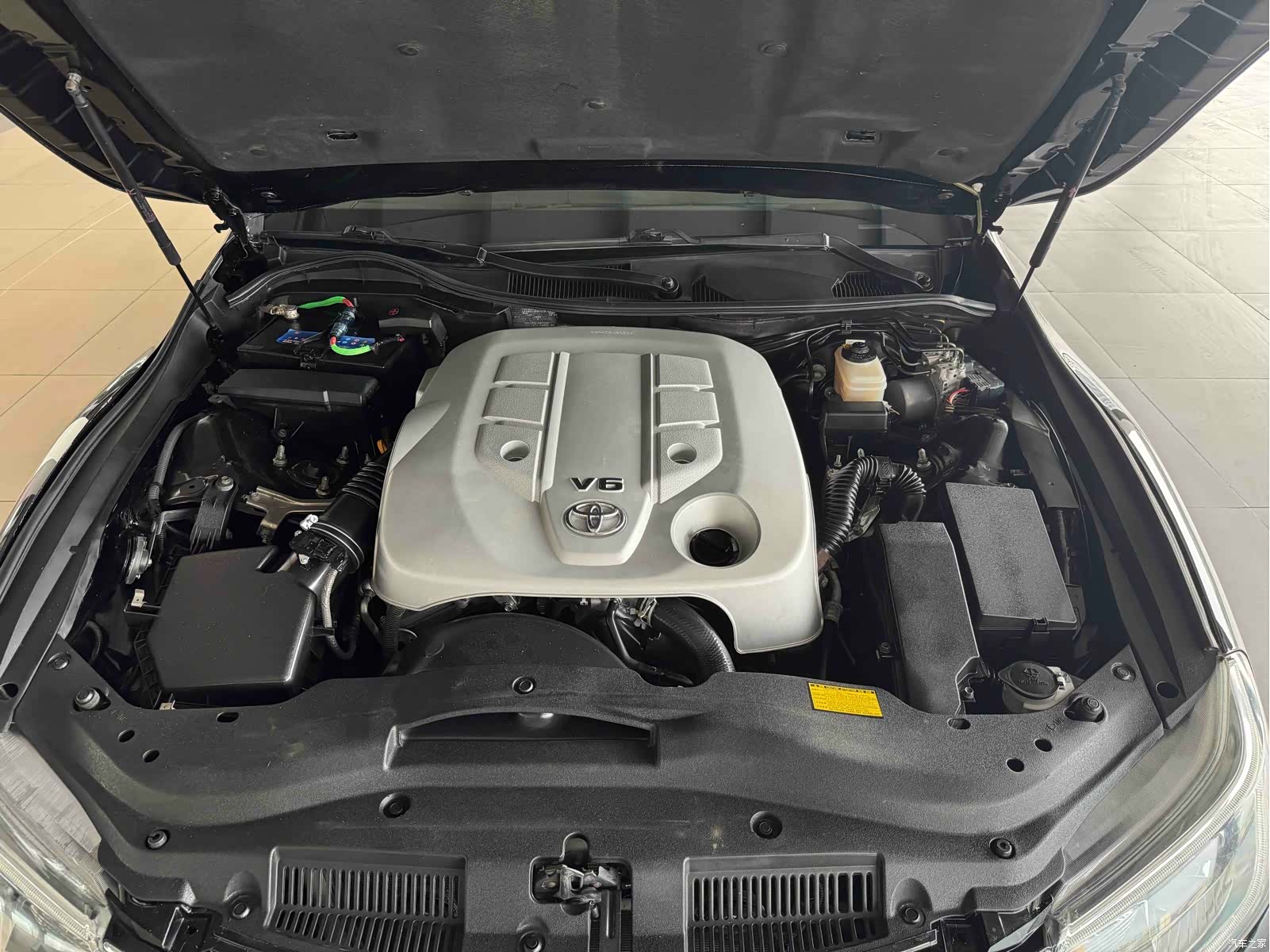 Toyota 2.5V, 2015 13