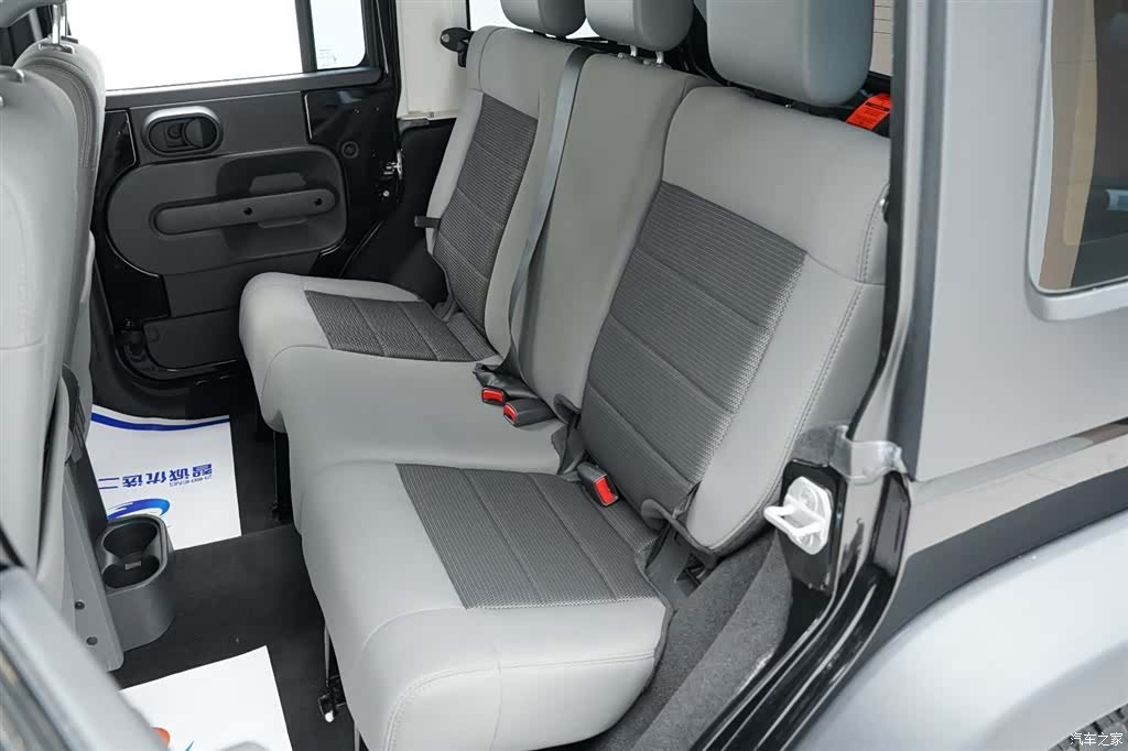 Jeep Wrangler, 2010 11