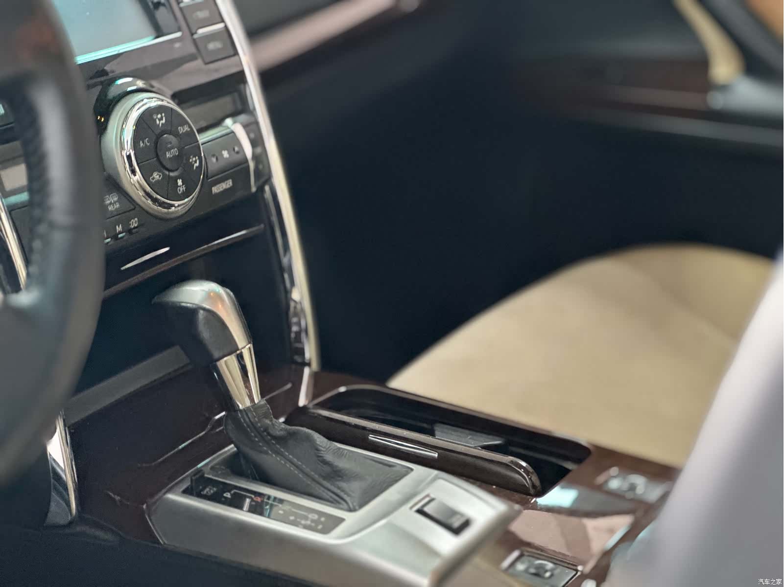 Toyota 2.5V, 2015 6