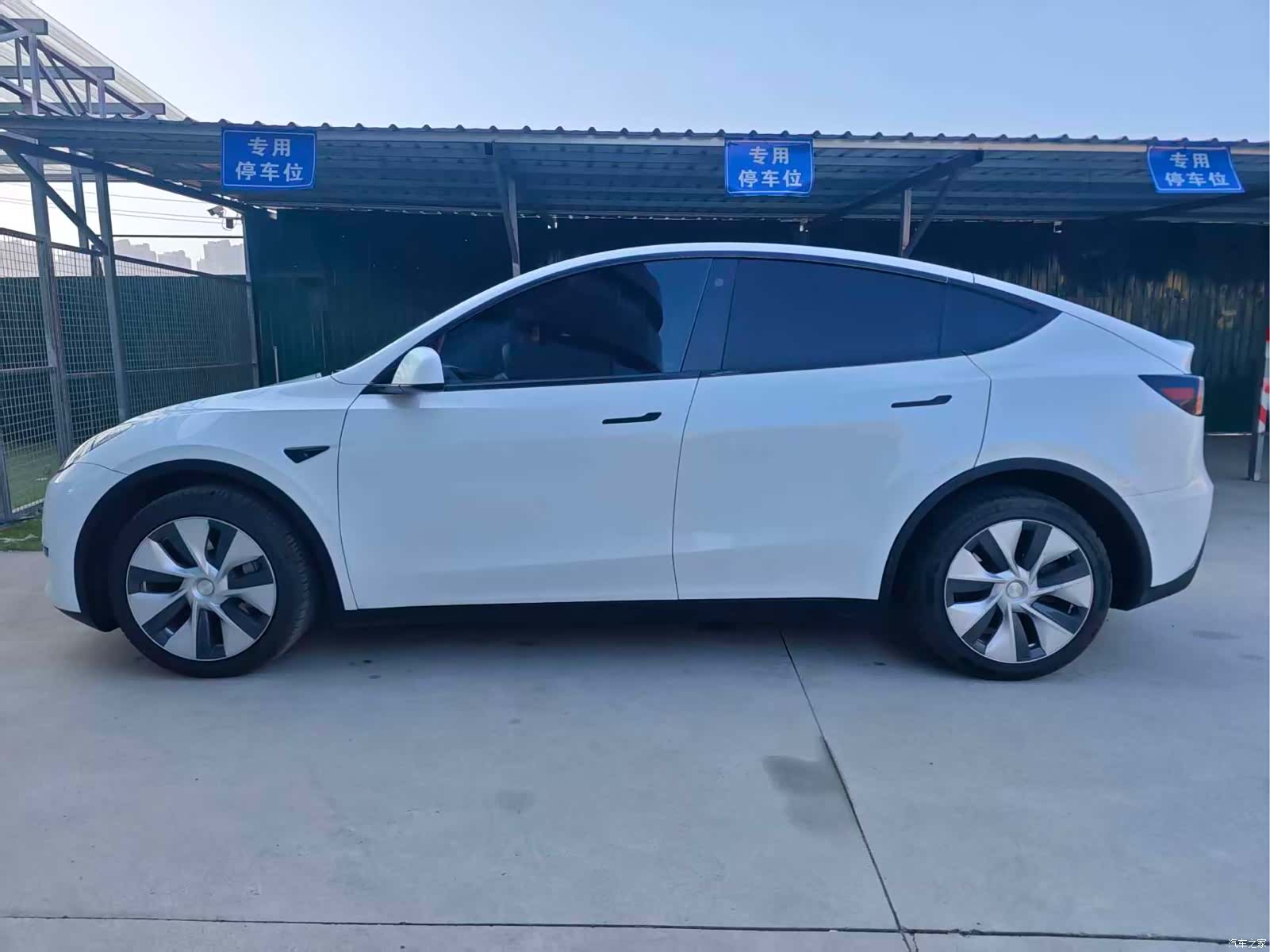 Tesla Model Y, 2021 3