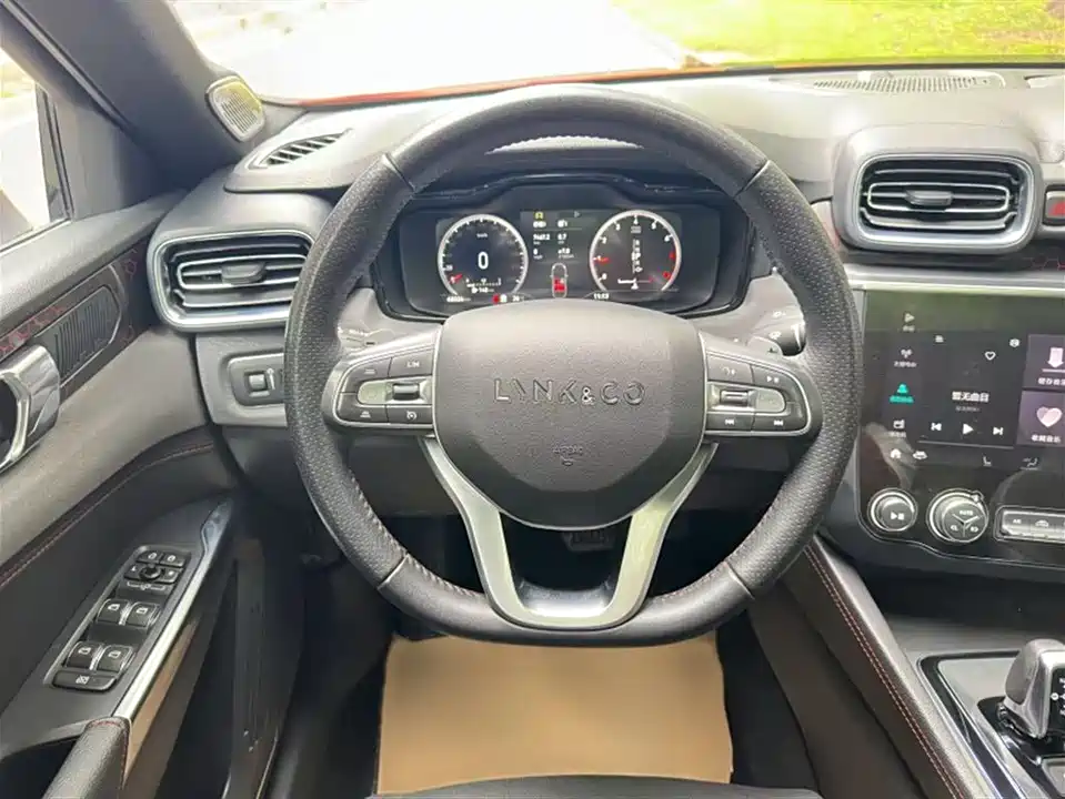 Lynk & Co 03