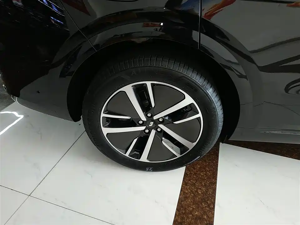 Li Auto Ideal L6