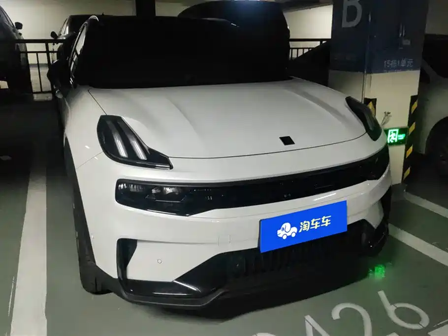 Lynk & Co 06
