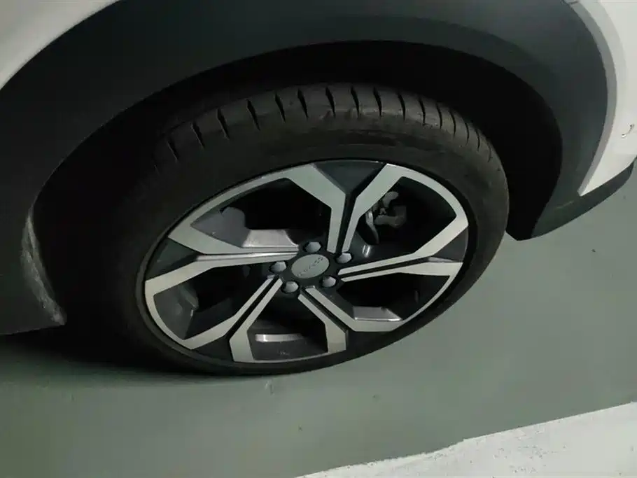 Lynk & Co 06