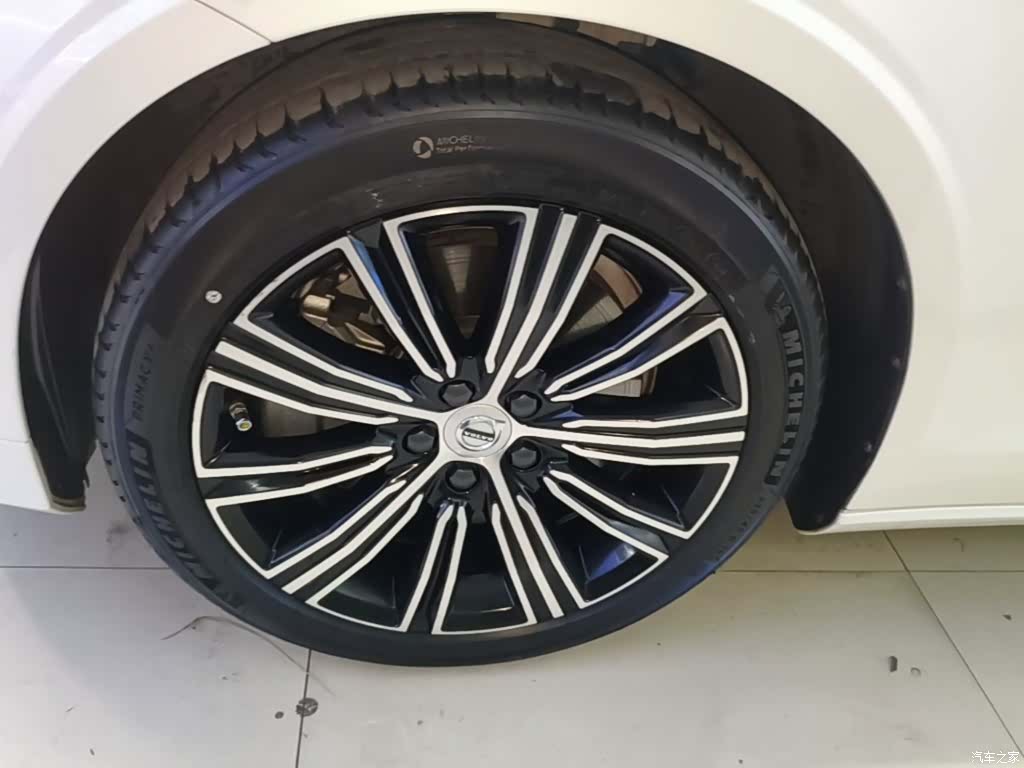 Volvo S60, 2022 23