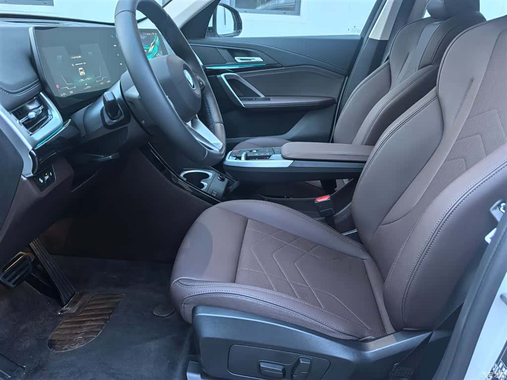 BMW iX1, 2025 6
