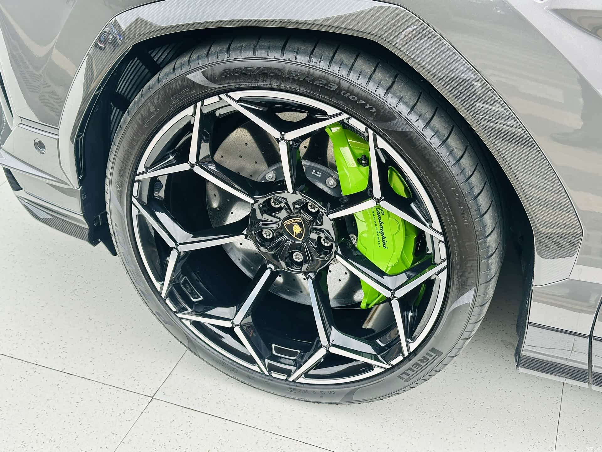 Lamborghini Urus, 2024 13