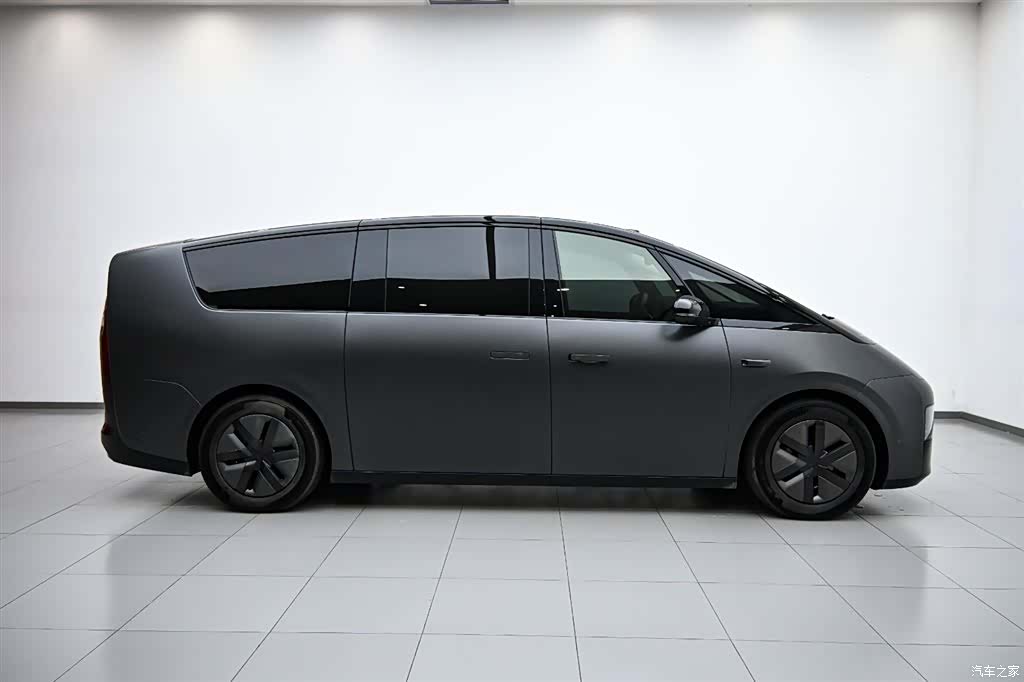 Li Auto MEGA, 2025 6