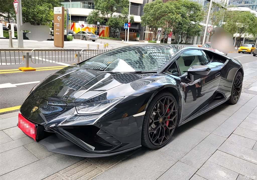 Lamborghini Huracán, 2022 1