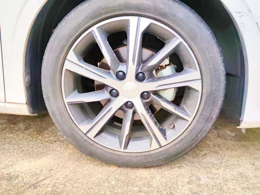 Geely Emgrand, 2023 23