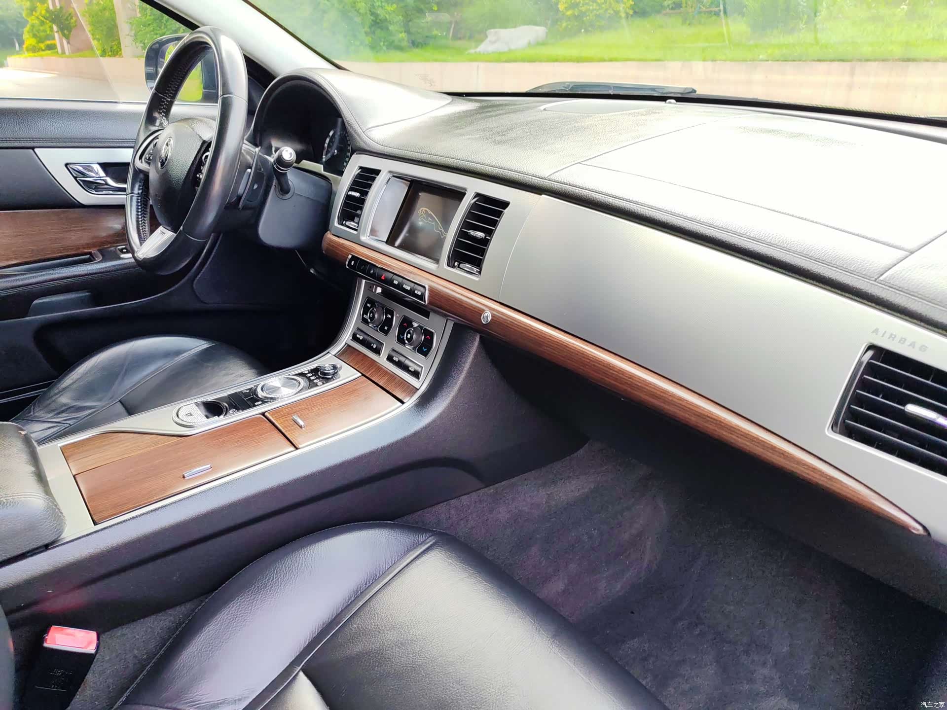 Jaguar XF, 2015 16