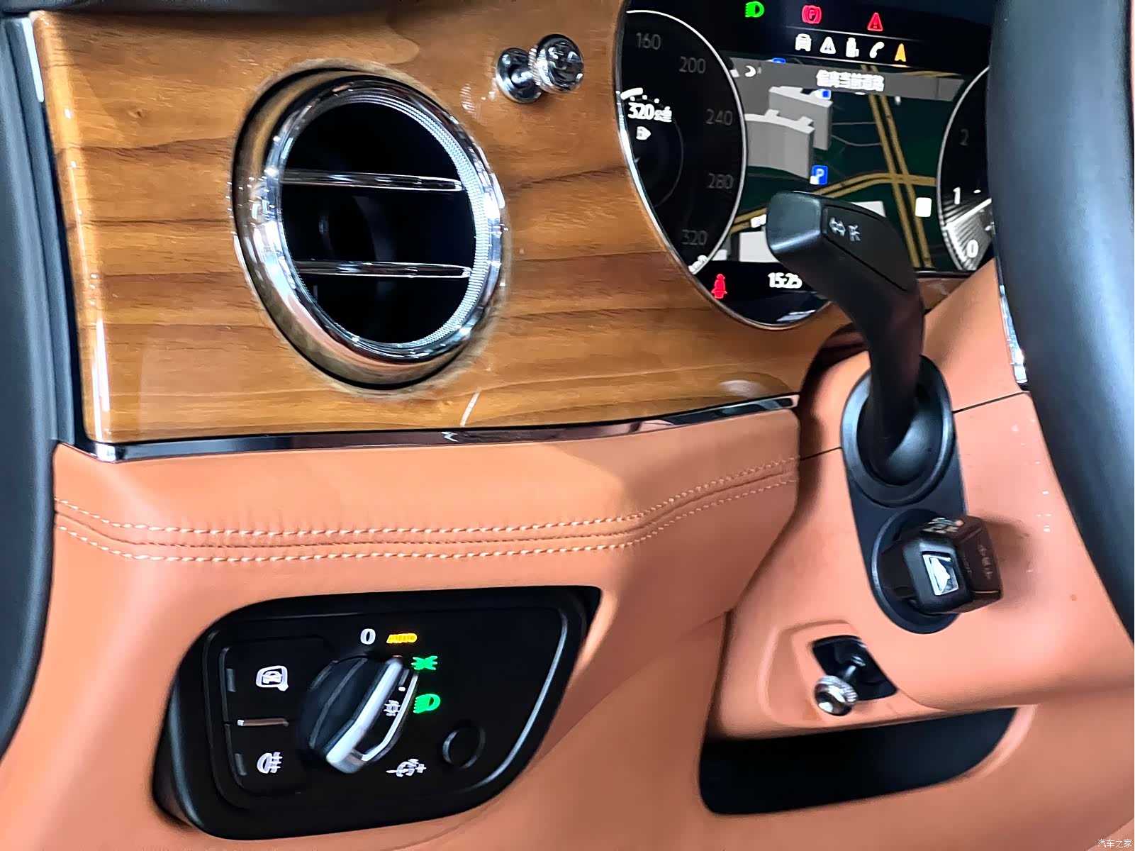 Bentley Bentayga, 2021 21