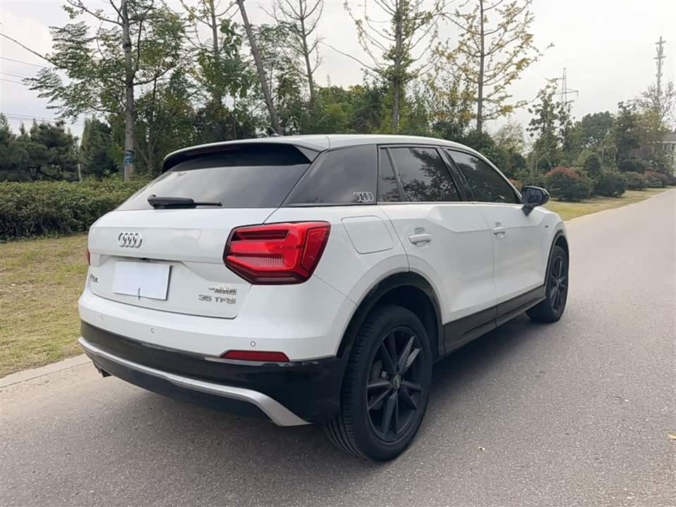 Audi Q2L