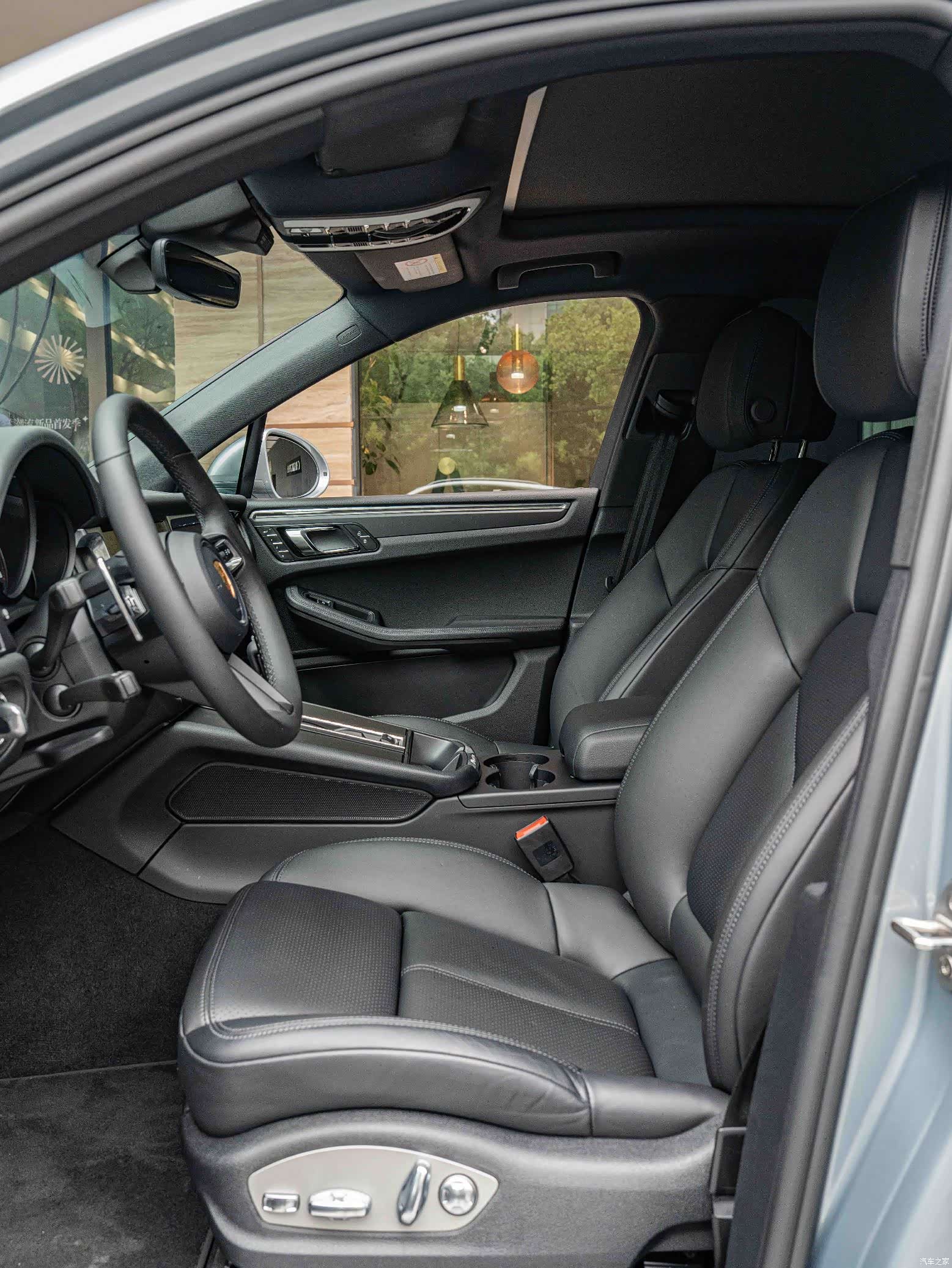Porsche Macan, 2023 11