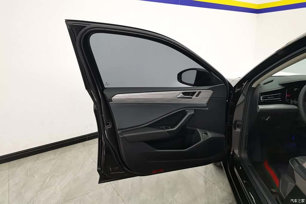 Volkswagen Sagitar, 2023 7