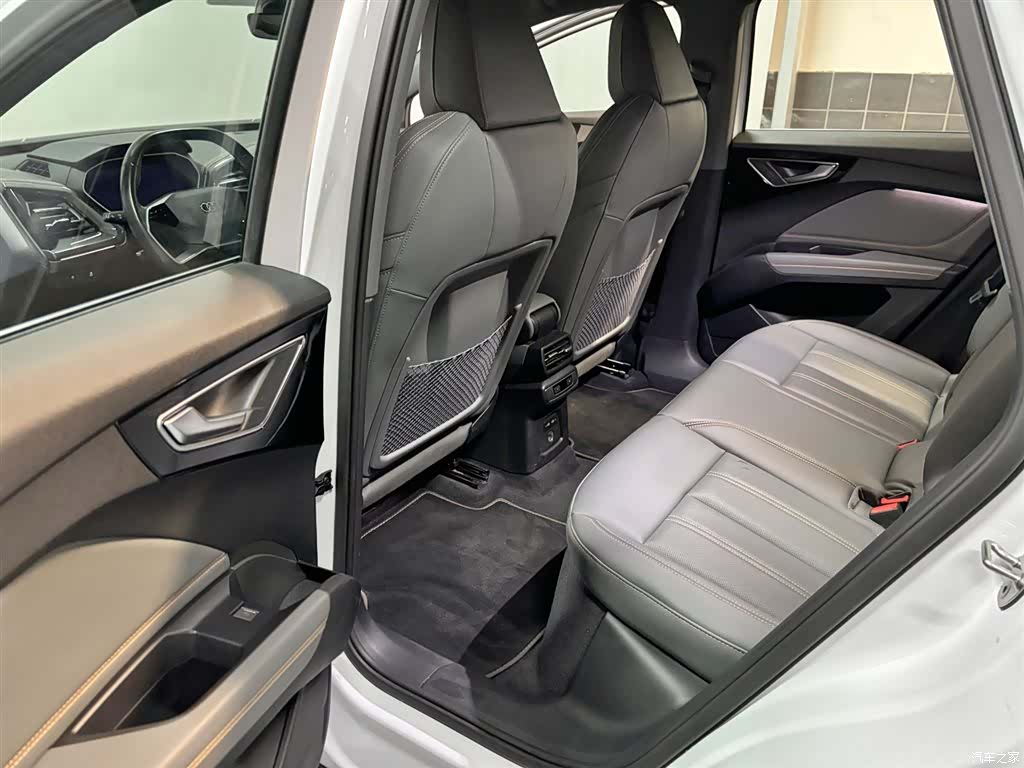 Audi Q4 e-tron, 2024 13